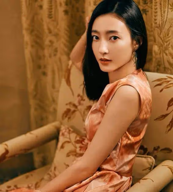 王麗坤:不靠濃妝艷抹的素顏女神,演技與氣質齊飛,低調實力派如何征服觀眾