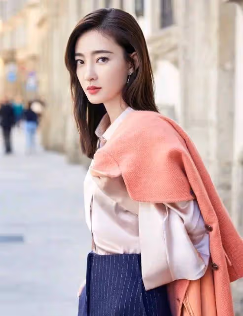 王麗坤:不靠濃妝艷抹的素顏女神,演技與氣質齊飛,低調實力派如何征服觀眾