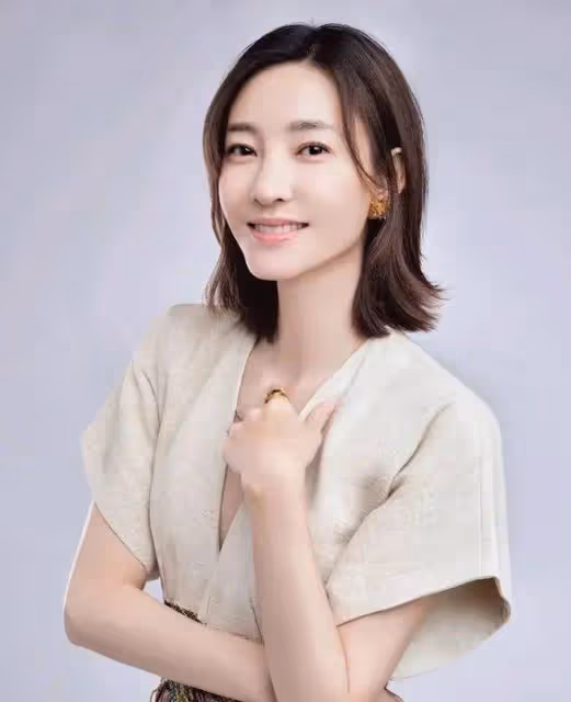 王麗坤:不靠濃妝艷抹的素顏女神,演技與氣質齊飛,低調實力派如何征服觀眾