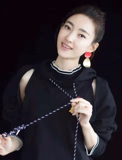 王麗坤:不靠濃妝艷抹的素顏女神,演技與氣質齊飛,低調實力派如何征服觀眾