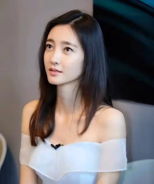 王麗坤:不靠濃妝艷抹的素顏女神,演技與氣質齊飛,低調實力派如何征服觀眾