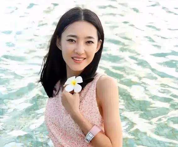 王麗坤:不靠濃妝艷抹的素顏女神,演技與氣質齊飛,低調實力派如何征服觀眾