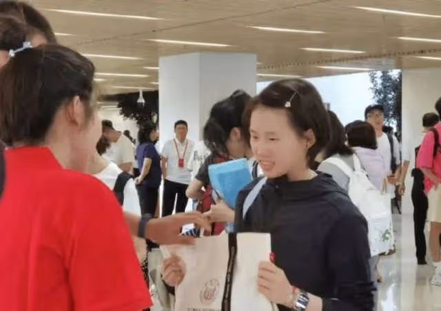 上大學了!陳芋汐已至同濟大學報到