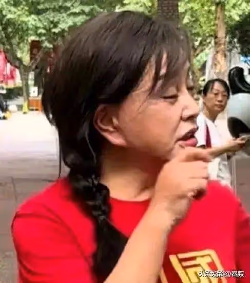 46歲左小青醫美後皺紋全無，臉部腫成了「發麵饅頭」，科技狠活真是害人不淺！