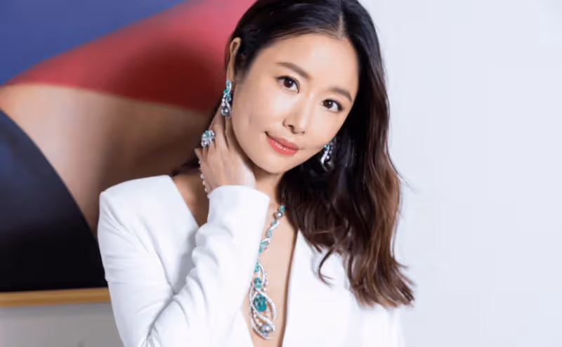 林心如減肥後台北首秀,戴千萬珠寶豪橫無比,大長腿搶盡風頭!