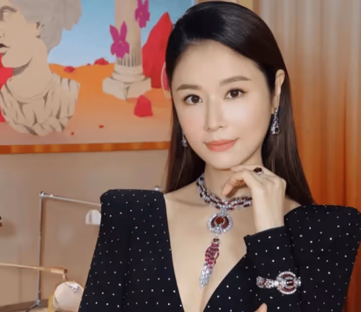 林心如減肥後台北首秀,戴千萬珠寶豪橫無比,大長腿搶盡風頭!