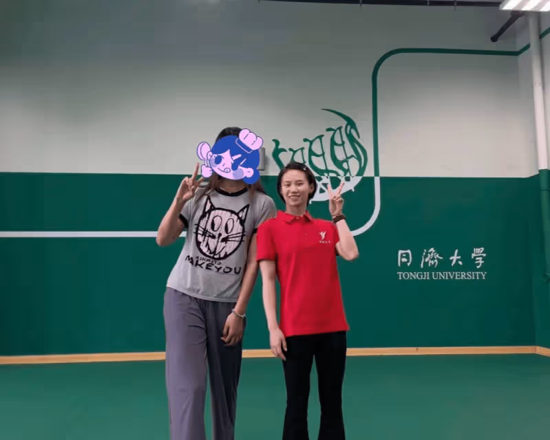 在同濟大學和陳芋汐徐卓一合影,學姐:開心到飛起了