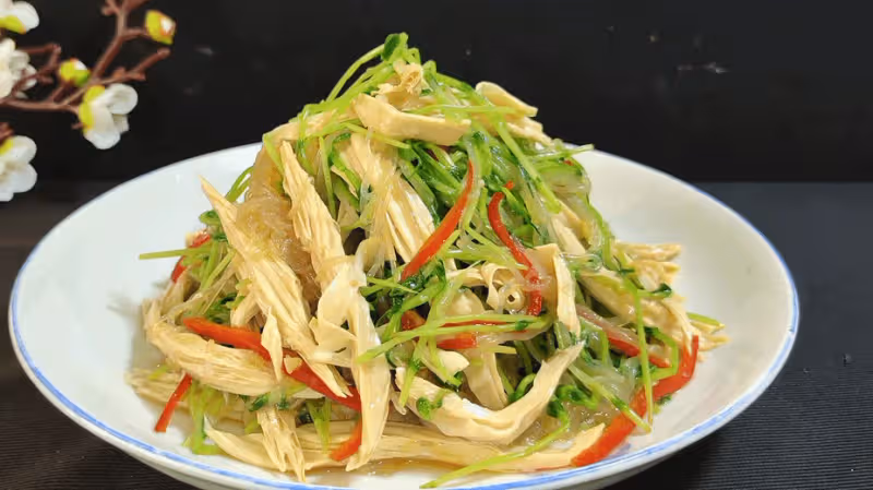 伏天流汗多該吃此菜，3塊一把的「菜中人參」！燙一燙拌一拌，吃出滿口清爽