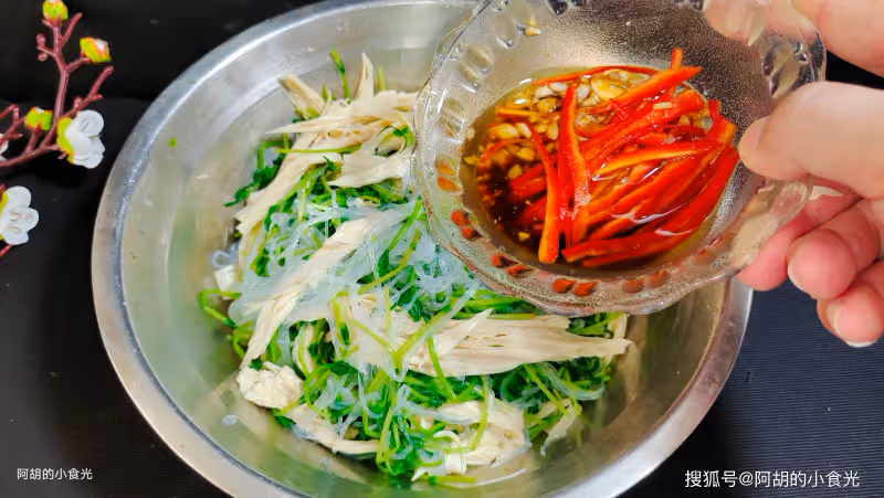 伏天流汗多該吃此菜,3塊一把的「菜中人參」!燙一燙拌一拌,吃出滿口清爽