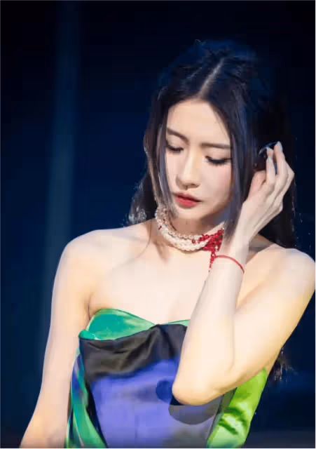 香港知名女歌手情斷吳卓羲,戀鮮肉男星被目擊過夜,網友喊話公開啦