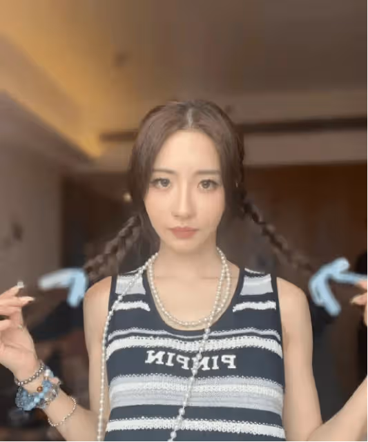 香港知名女歌手情斷吳卓羲,戀鮮肉男星被目擊過夜,網友喊話公開啦