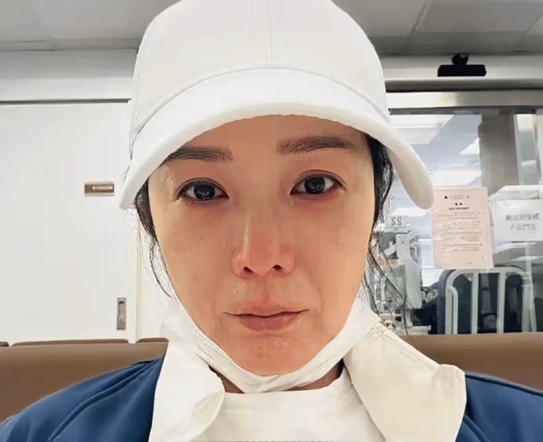 香港女星癌症復發，在鏡頭前失聲痛哭，化療後聲音嘶啞周身痛