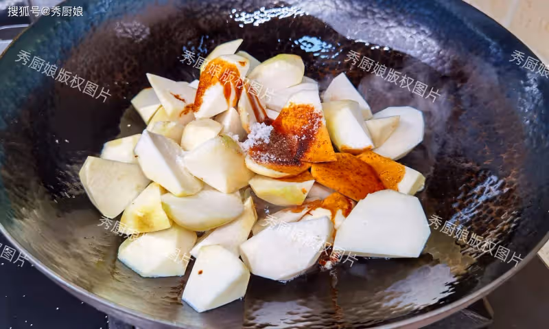 蓮藕蘿蔔先靠邊!秋天就該先吃這菜!隨手一燉,軟滑噴香,真解饞