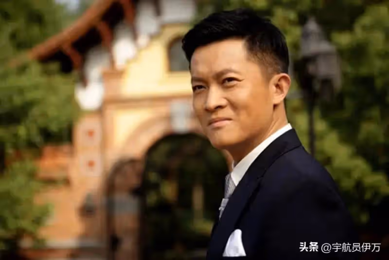 他是內娛「關係戶」,親哥強捧18部劇,如今成人生贏家卻飽受爭議
