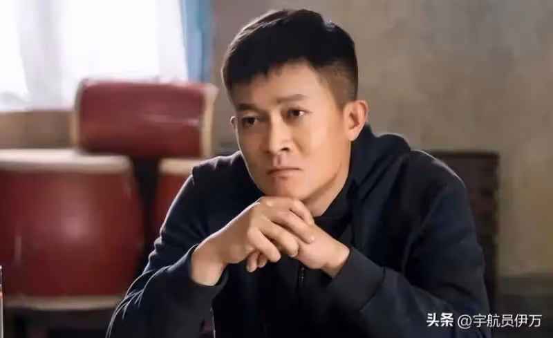 他是內娛「關係戶」,親哥強捧18部劇,如今成人生贏家卻飽受爭議