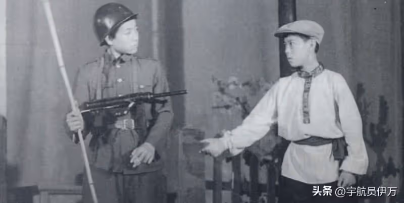 他曾給中央領導獻唱，卻因穿和服引眾怒，如今事業回春仍飽受爭議