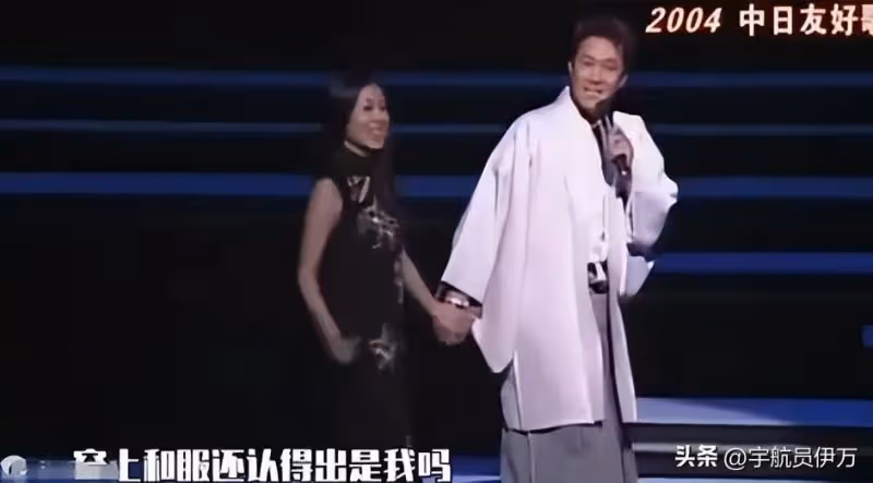 他曾給中央領導獻唱,卻因穿和服引眾怒,如今事業回春仍飽受爭議