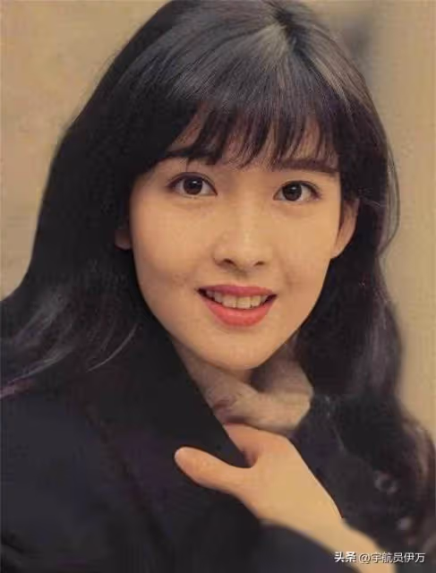 萬萬沒想到,57歲「丁克」了16年的周慧敏,如今成了人生贏家