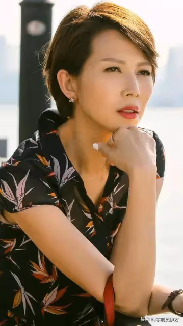 落魄到無戲可拍?看到蔡少芬和蔣欣的現狀,才明白姚晨真的沒說錯