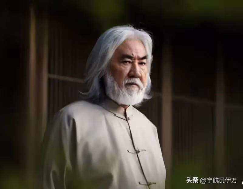 為娶小31歲女友,拋棄相伴28年妻子,如今73歲生三胎卻飽受爭議