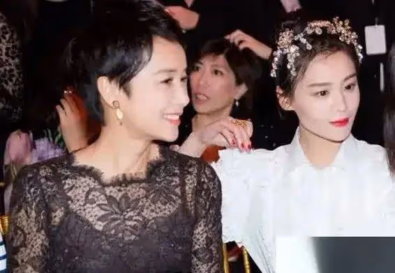 震驚!騰格爾竟是玲花表叔?揭秘娛樂圈6對意想不到的明星親戚