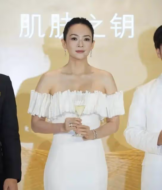 章子怡離婚後驚艷蛻變!45歲逆齡美貌背後的3個秘密
