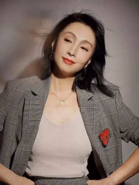 昔日小龍女今何在?53歲陶虹近照曝光,網友驚呼:這還是她嗎?
