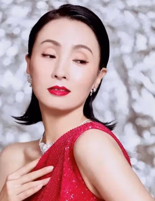 昔日小龍女今何在?53歲陶虹近照曝光,網友驚呼:這還是她嗎?