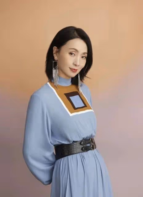 昔日小龍女今何在?53歲陶虹近照曝光,網友驚呼:這還是她嗎?