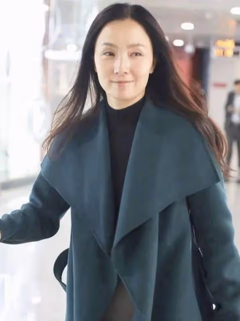 昔日小龍女今何在?53歲陶虹近照曝光,網友驚呼:這還是她嗎?