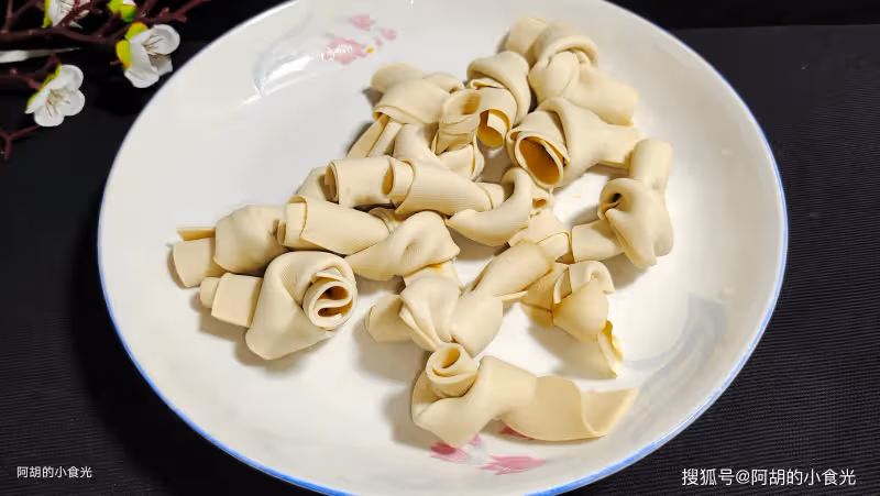 吃紅薯不如先吃它,好一個「秋補第一菜」!隨手燉一鍋,粉糯鮮香、比肉夠味