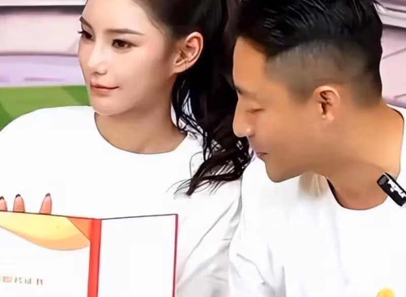 大S會嫉妒嗎?汪小菲將慈善榮譽全部給了小梅,夫妻全程笑得很甜