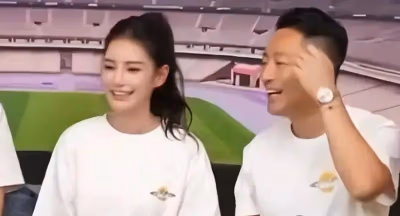 大S會嫉妒嗎?汪小菲將慈善榮譽全部給了小梅,夫妻全程笑得很甜