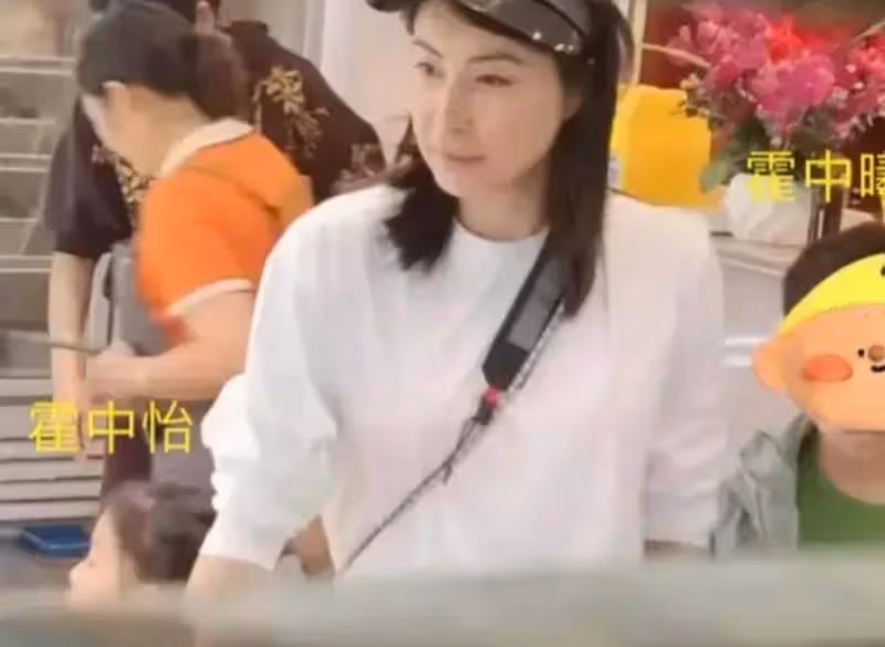 郭晶晶全家雲南避暑,霍啟剛大肚腩發福明顯,朱玲玲罕見陪同