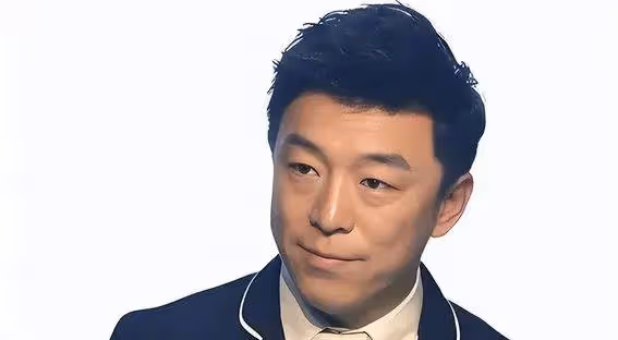 50歲王迅難看風波背後:昔日黃渤搭檔,如今淪為全網笑柄?