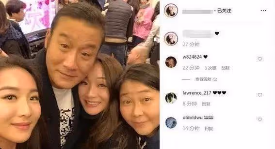65歲梁家輝全家福曝光:雙胞胎女兒美艷動人,妻子容顏老去,這才是真愛的模樣
