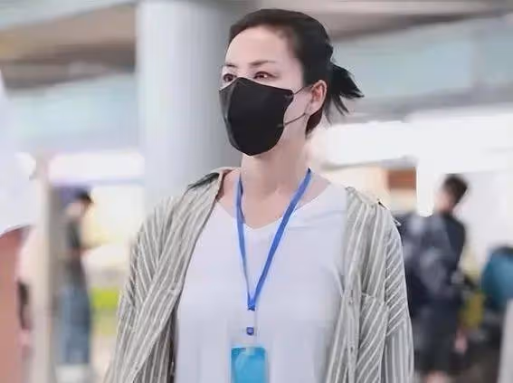 54歲天后王菲機場街拍肌膚緊緻如少女!狀態油然而生年華永駐秘訣曝光
