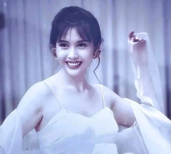 風流成性狂妄無知!他一人玩轉8個女友,私生活堪比「乾隆後宮」!