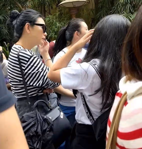 風流成性狂妄無知!他一人玩轉8個女友,私生活堪比「乾隆後宮」!