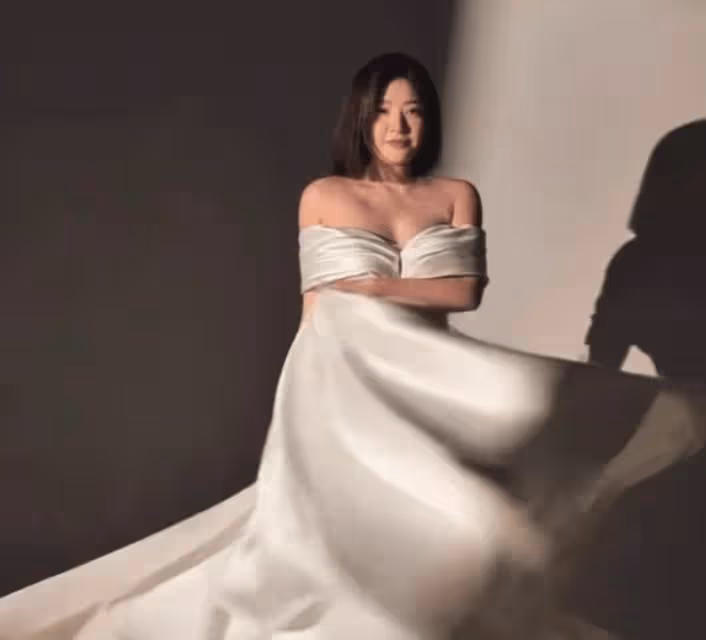 野心暴露!黃一鳴主動拍單人婚紗照,這是要逼王思聰迎娶她嗎?