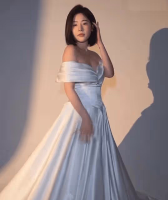 野心暴露!黃一鳴主動拍單人婚紗照,這是要逼王思聰迎娶她嗎?