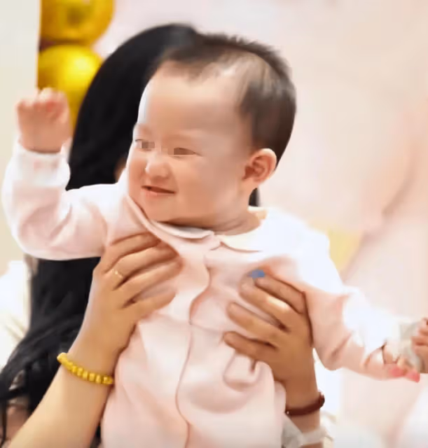 野心暴露!黃一鳴主動拍單人婚紗照,這是要逼王思聰迎娶她嗎?