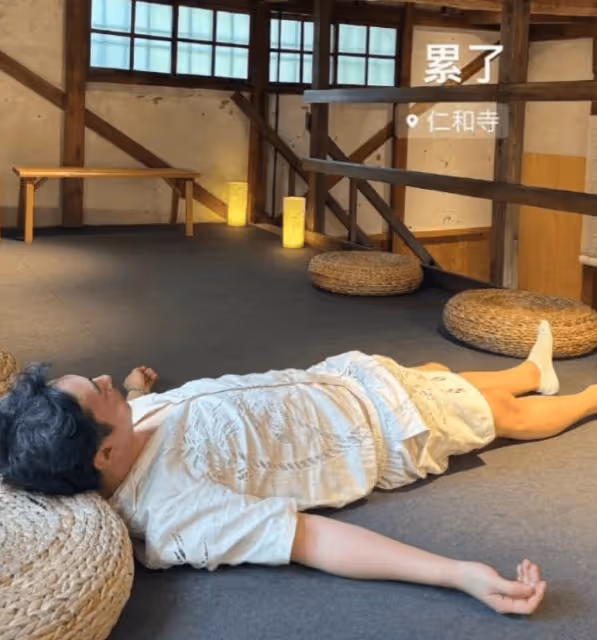 野心暴露!黃一鳴主動拍單人婚紗照,這是要逼王思聰迎娶她嗎?