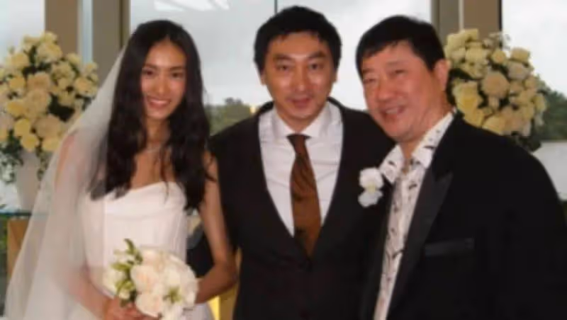 陳冠希與華誼董事長的妻子,在日本街頭激情擁吻,一石激起千層浪