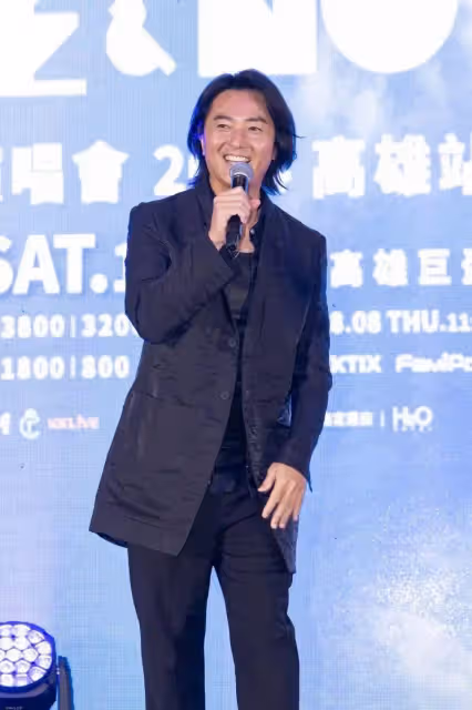 鄭伊健夫婦回香港被偶遇,疑為躲避地震,蒙嘉慧「回眸一笑」被指像犀利哥