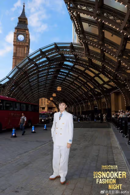 港星古巨基獲兒子慶生！收驚喜大禮開心不已，兩父子長相太相似