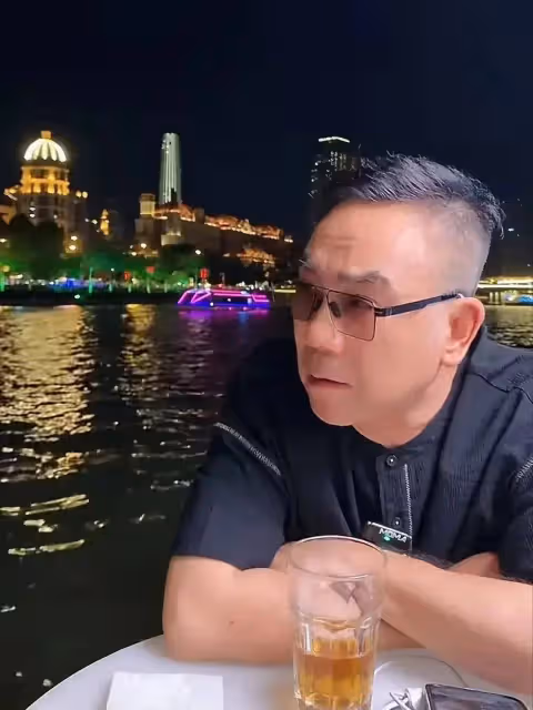 打著替師父出頭的名義蹭熱度，目的是為了賣貨掙錢，謝雷確實厲害