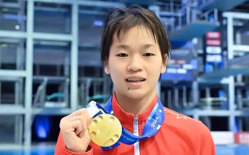 被17歲全紅嬋驚艷到了!化完妝後的她亭亭玉立,還獲郎平讚美