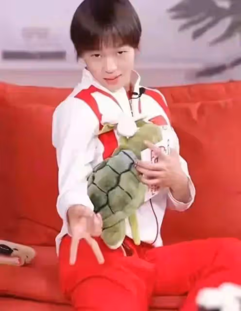 被17歲全紅嬋驚艷到了!化完妝後的她亭亭玉立,還獲郎平讚美