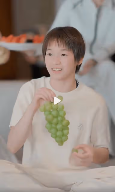 被17歲全紅嬋驚艷到了!化完妝後的她亭亭玉立,還獲郎平讚美